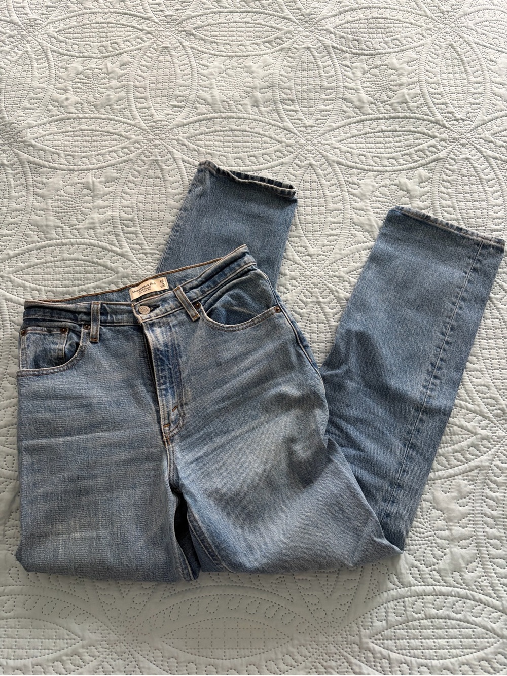 Abercrombie 90s high rise straight leg jean
